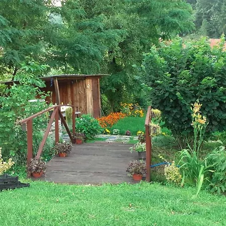 Vikendica Na Jazu بيت للعطل