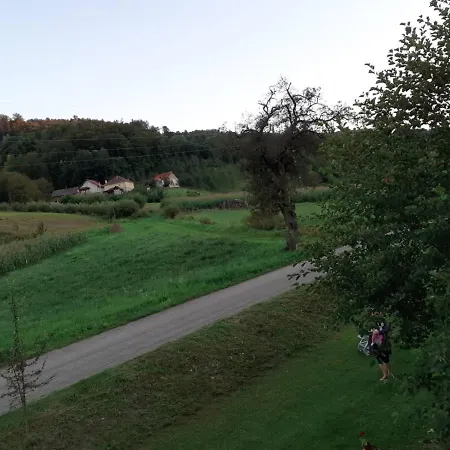 Vikendica Na Jazu بيت للعطل