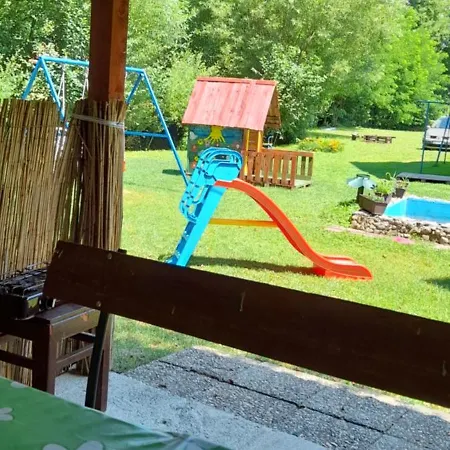 Vikendica Na Jazu * Kosjeric