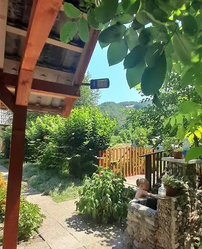 Vikendica Na Jazu * Kosjeric